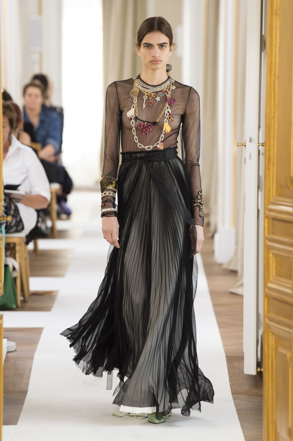 Fashion Week Paris Fall/Winter 2017 look 19 from the Schiaparelli collection 高级定制
