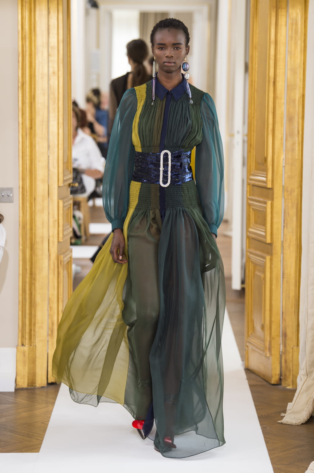Fashion Week Paris Fall/Winter 2017 look 25 from the Schiaparelli collection couture