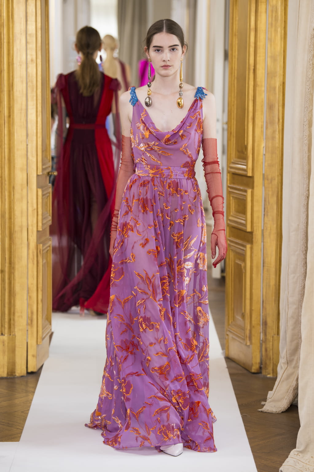 Fashion Week Paris Fall/Winter 2017 look 27 from the Schiaparelli collection couture