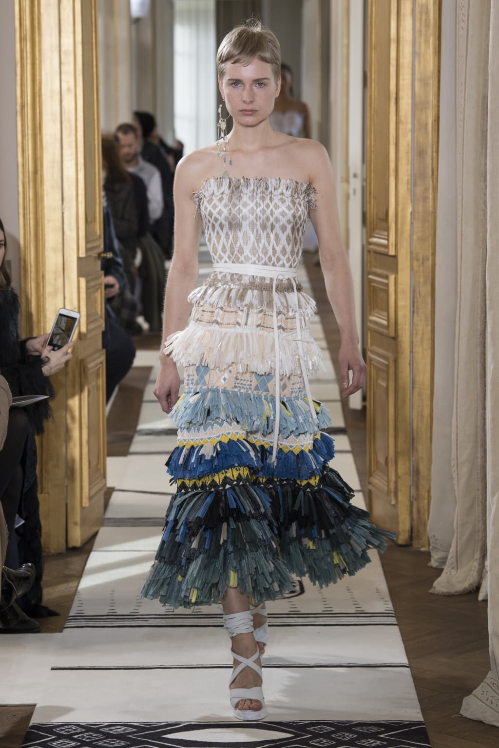 Fashion Week Paris Spring/Summer 2018 look 17 de la collection Schiaparelli couture