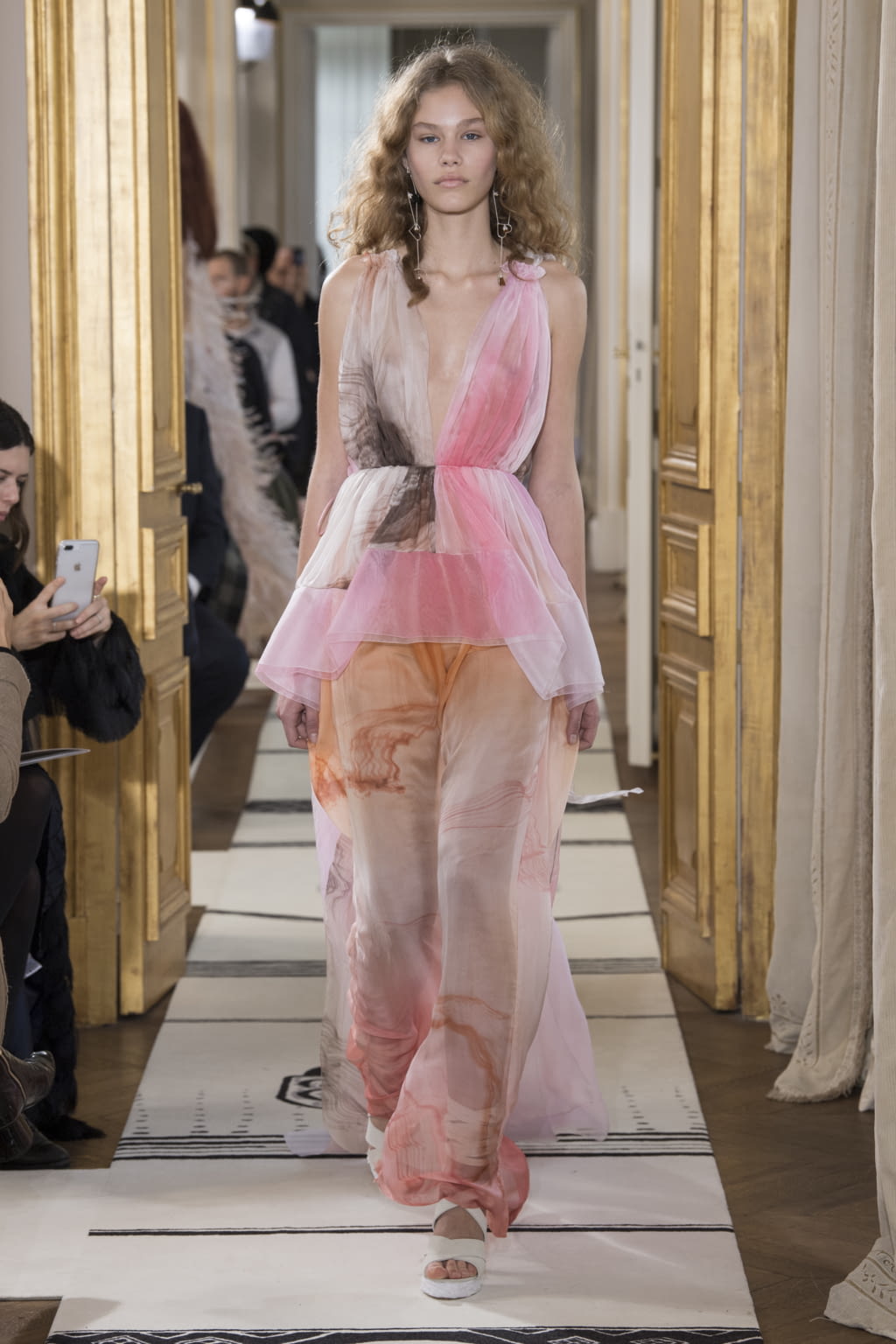 Fashion Week Paris Spring/Summer 2018 look 24 from the Schiaparelli collection couture