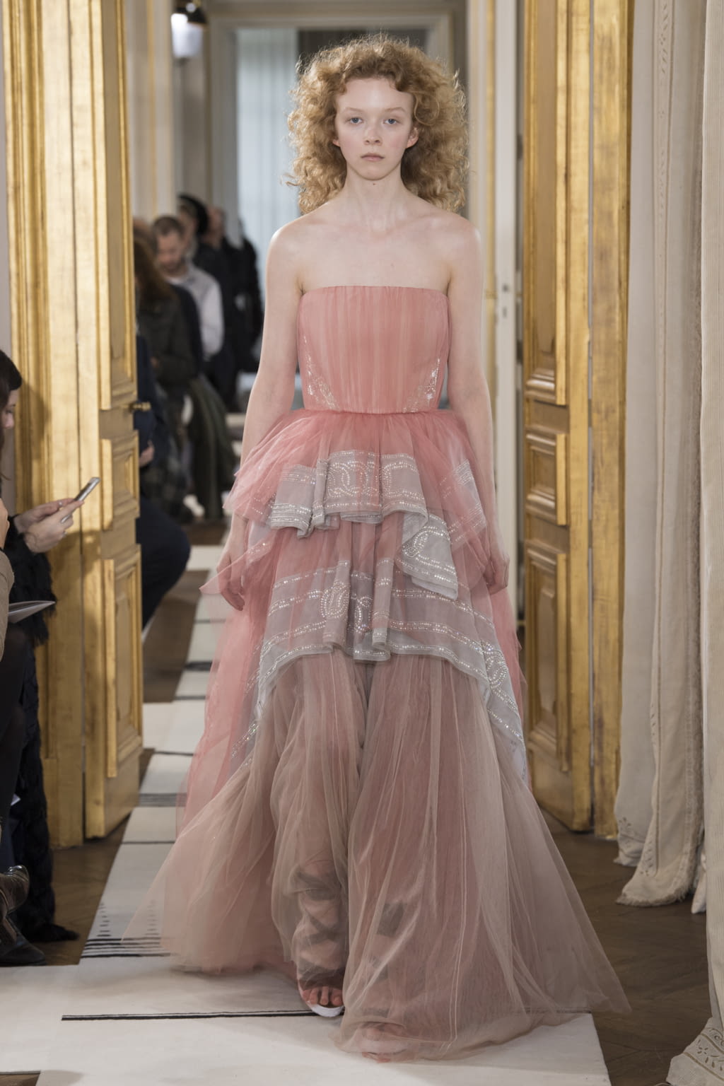 Fashion Week Paris Spring/Summer 2018 look 27 from the Schiaparelli collection couture