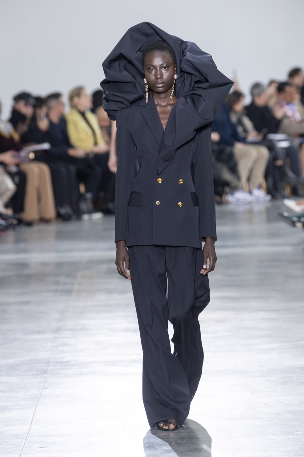 Fashion Week Paris Spring/Summer 2020 look 2 de la collection Schiaparelli couture