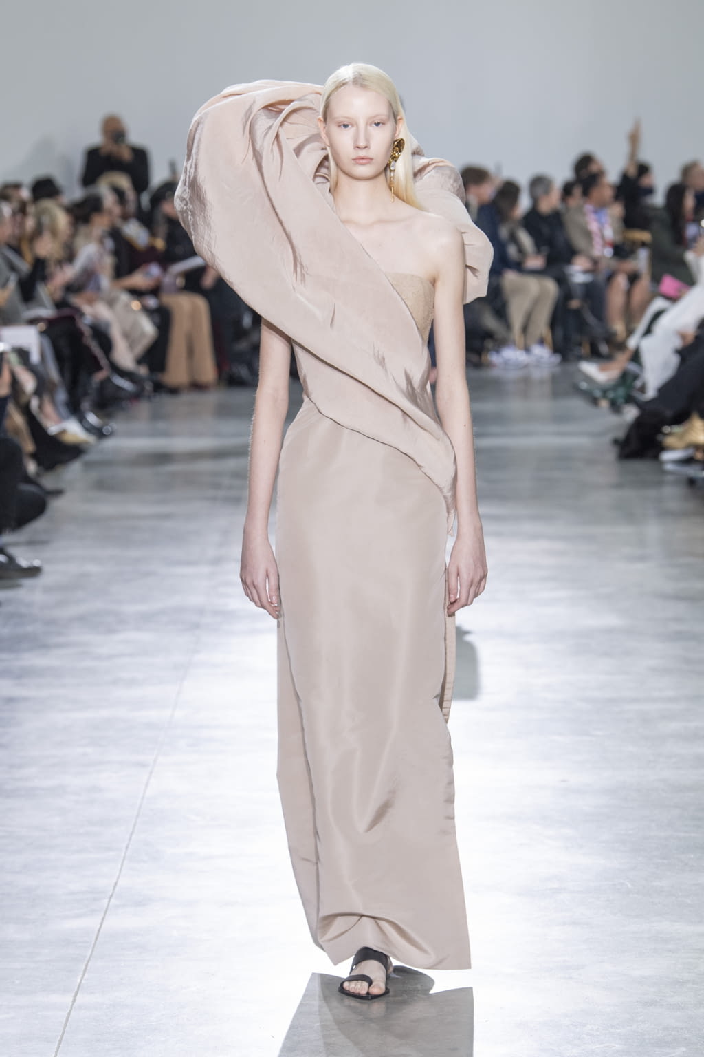 Fashion Week Paris Spring/Summer 2020 look 5 de la collection Schiaparelli couture