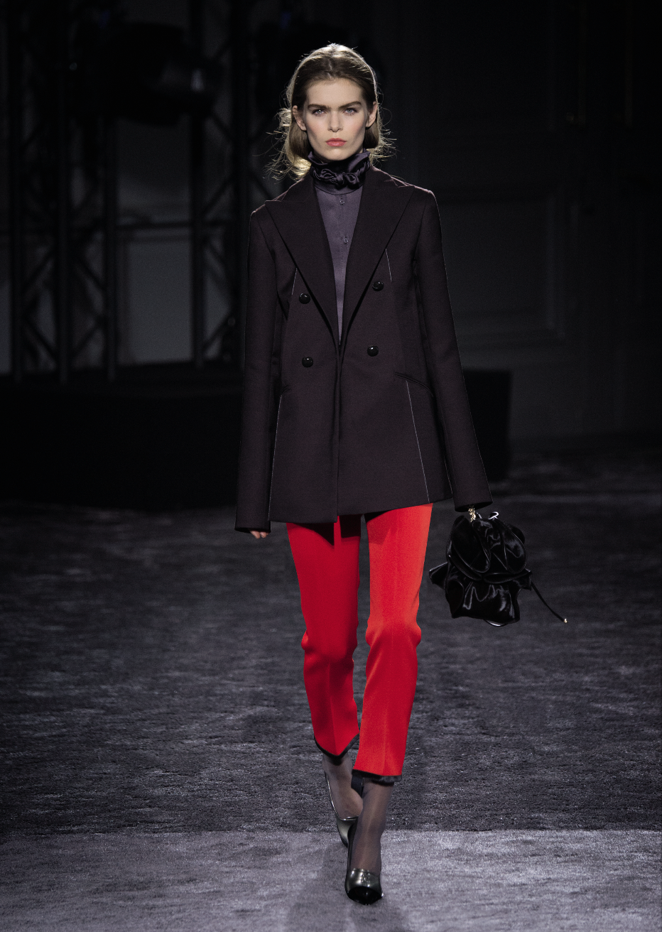 Fashion Week Paris Fall/Winter 2016 look 1 from the Nina Ricci collection 女装