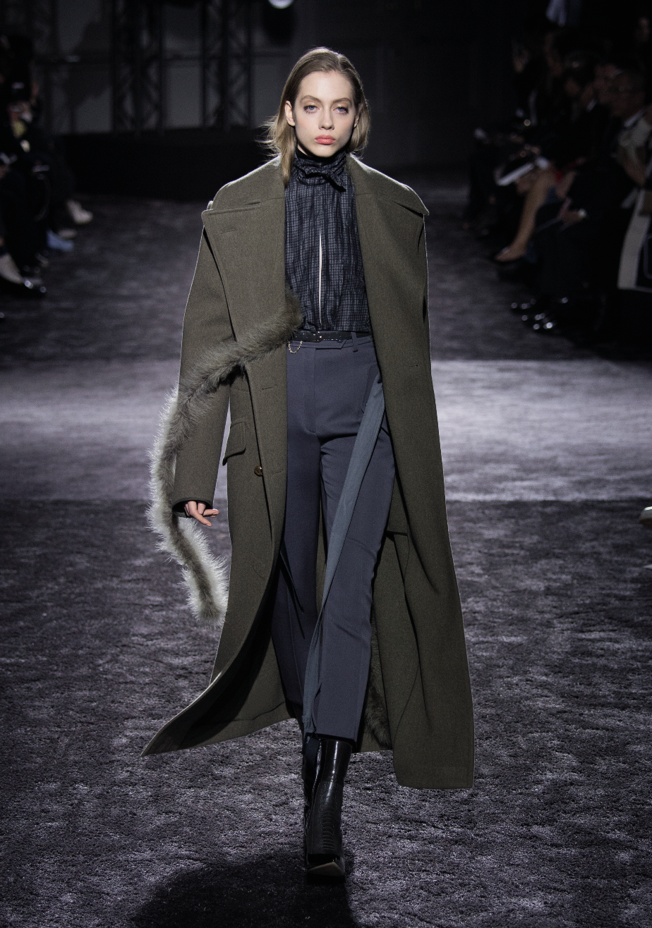 Fashion Week Paris Fall/Winter 2016 look 33 from the Nina Ricci collection 女装