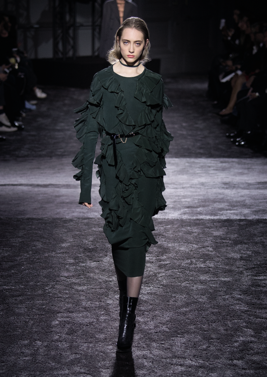 Fashion Week Paris Fall/Winter 2016 look 35 from the Nina Ricci collection 女装