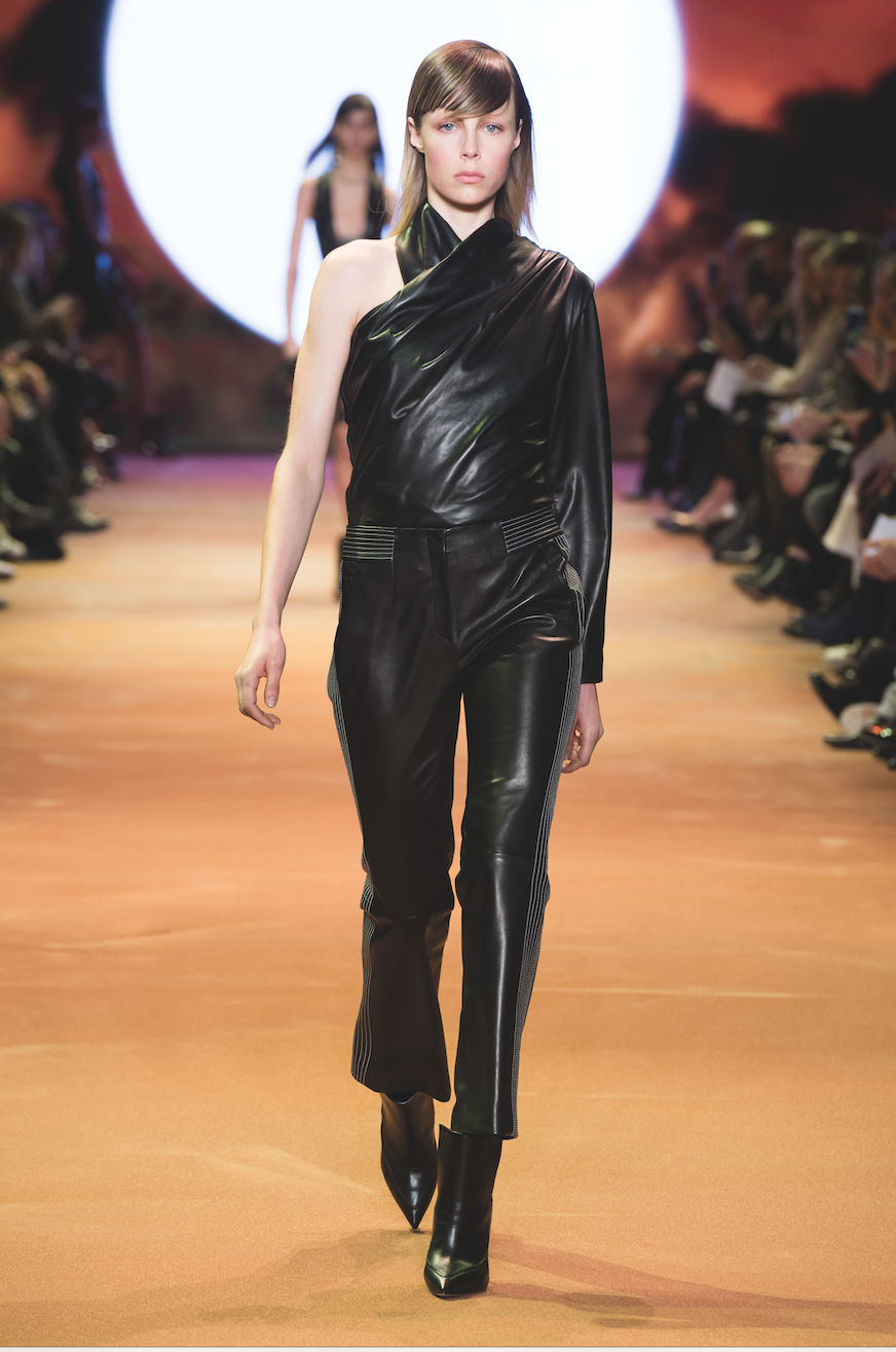 Fashion Week Paris Fall/Winter 2016 look 1 from the Mugler collection womenswear