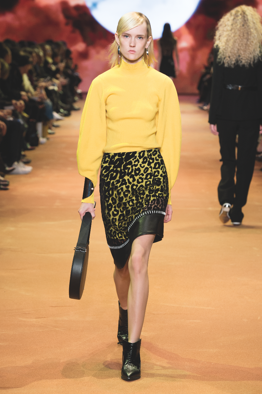 Fashion Week Paris Fall/Winter 2016 look 16 de la collection Mugler womenswear