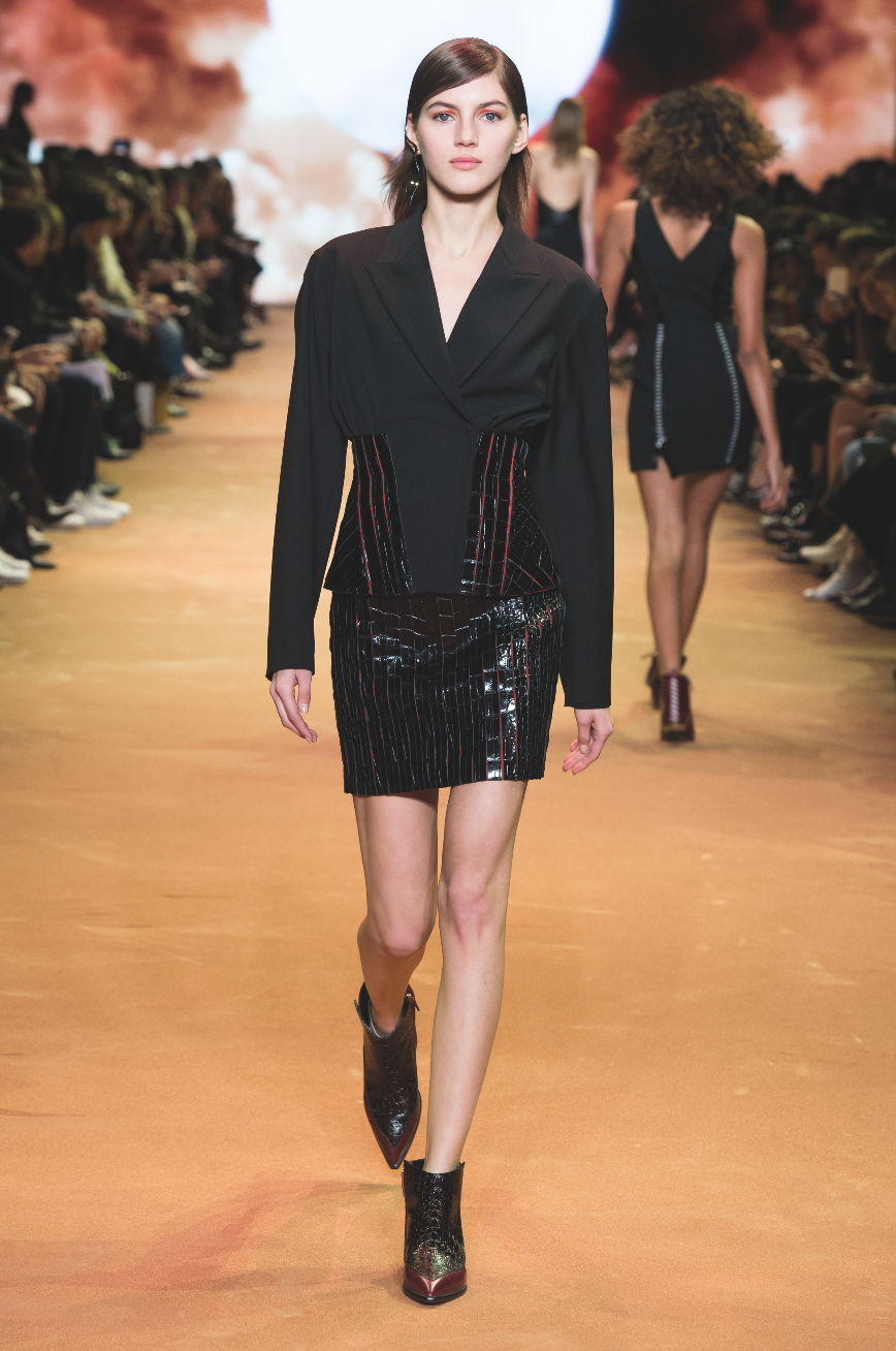 Fashion Week Paris Fall/Winter 2016 look 23 from the Mugler collection 女装