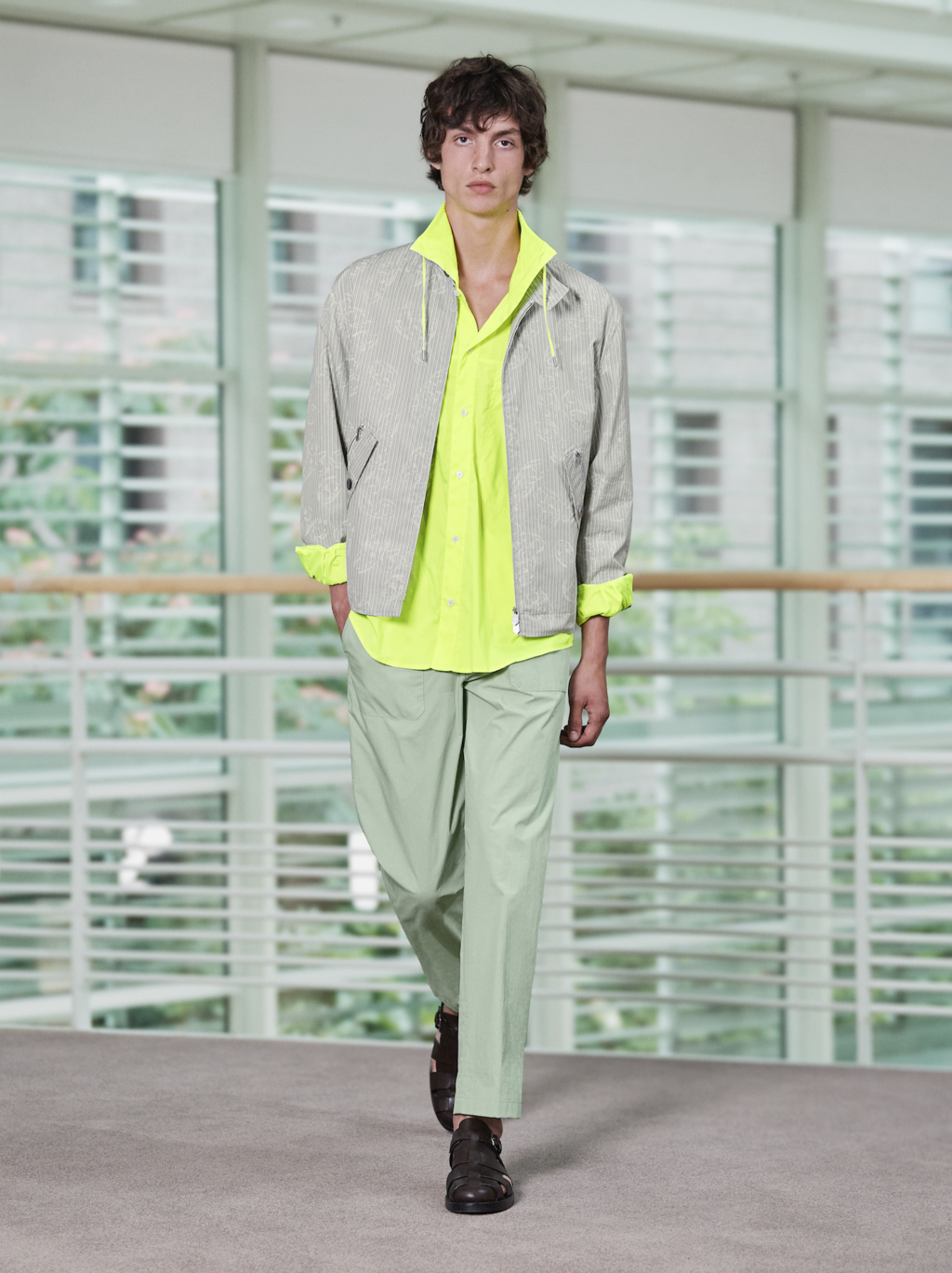 Fashion Week Paris Spring/Summer 2021 look 16 from the Hermès collection menswear