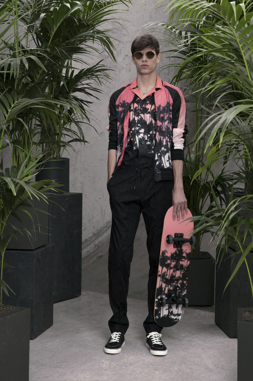 Fashion Week Paris Spring/Summer 2019 look 1 from the M.X PARIS collection 男装