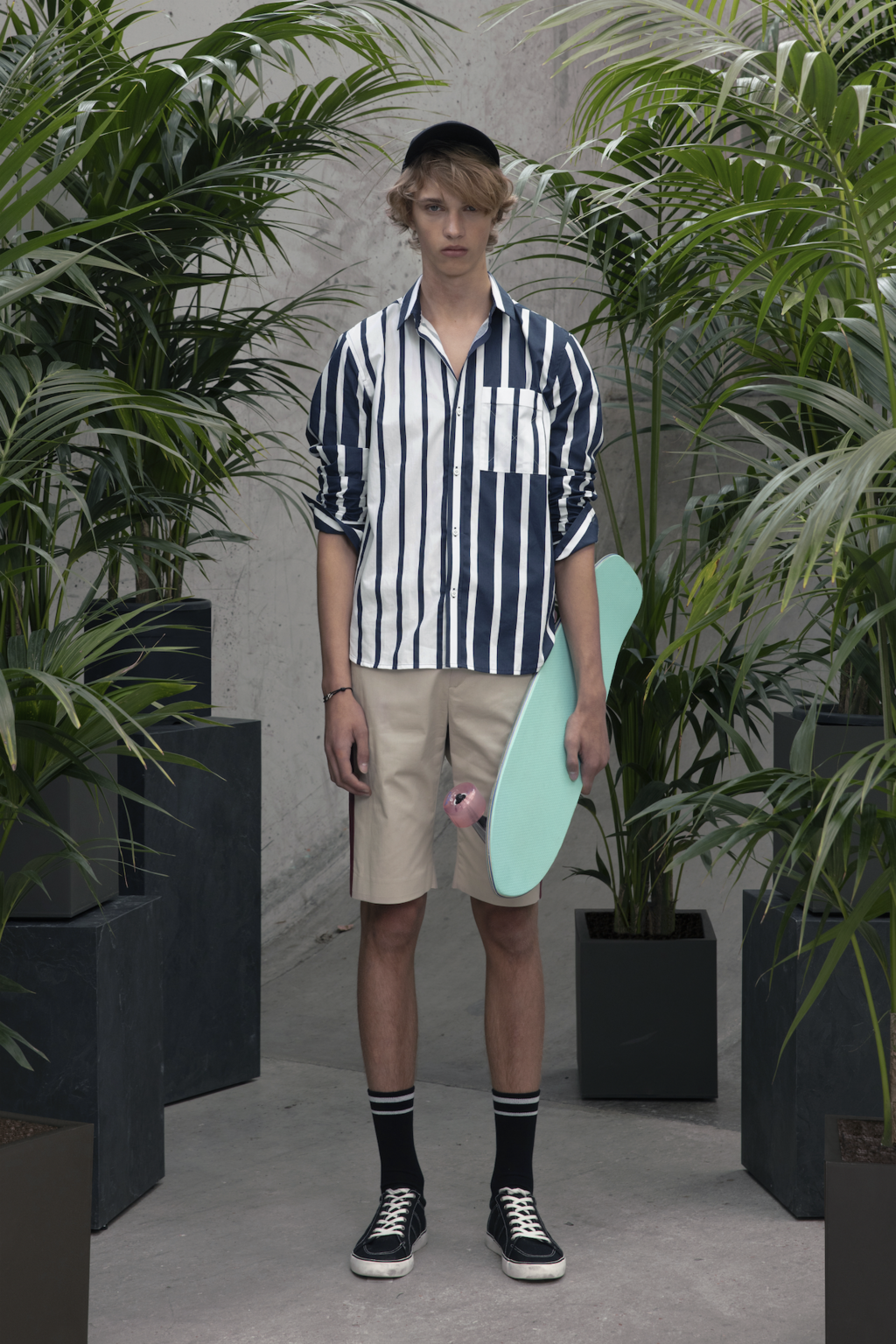 Fashion Week Paris Spring/Summer 2019 look 23 from the M.X PARIS collection 男装