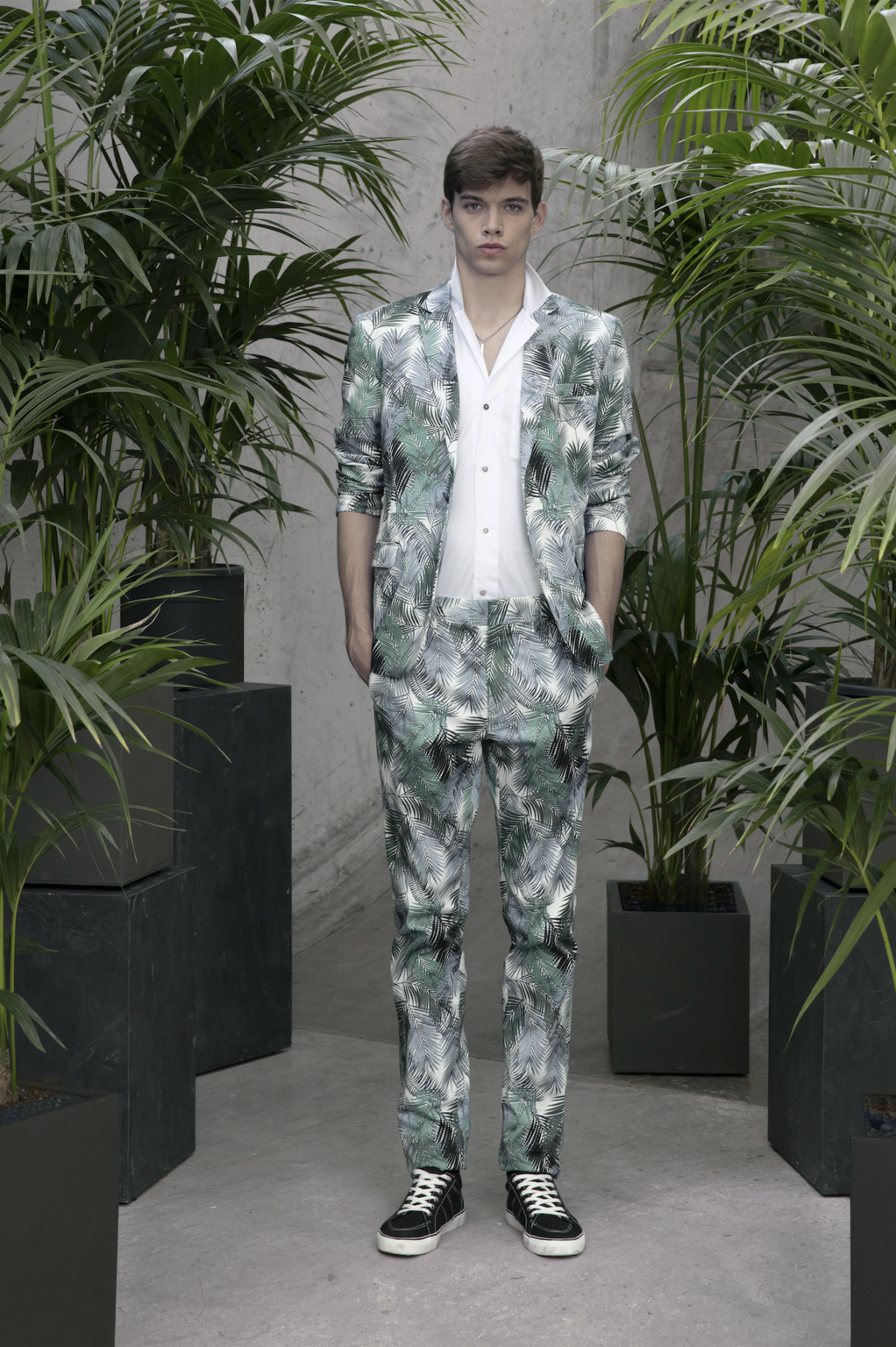 Fashion Week Paris Spring/Summer 2019 look 25 from the M.X PARIS collection 男装