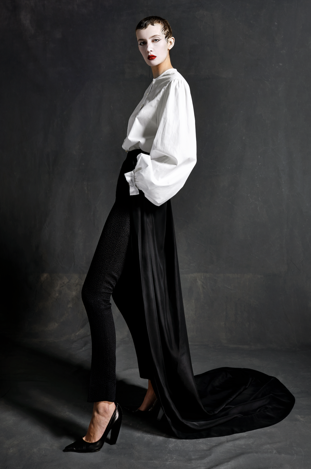 Fashion Week Paris Fall/Winter 2020 look 12 de la collection Ronald Van Der Kemp couture