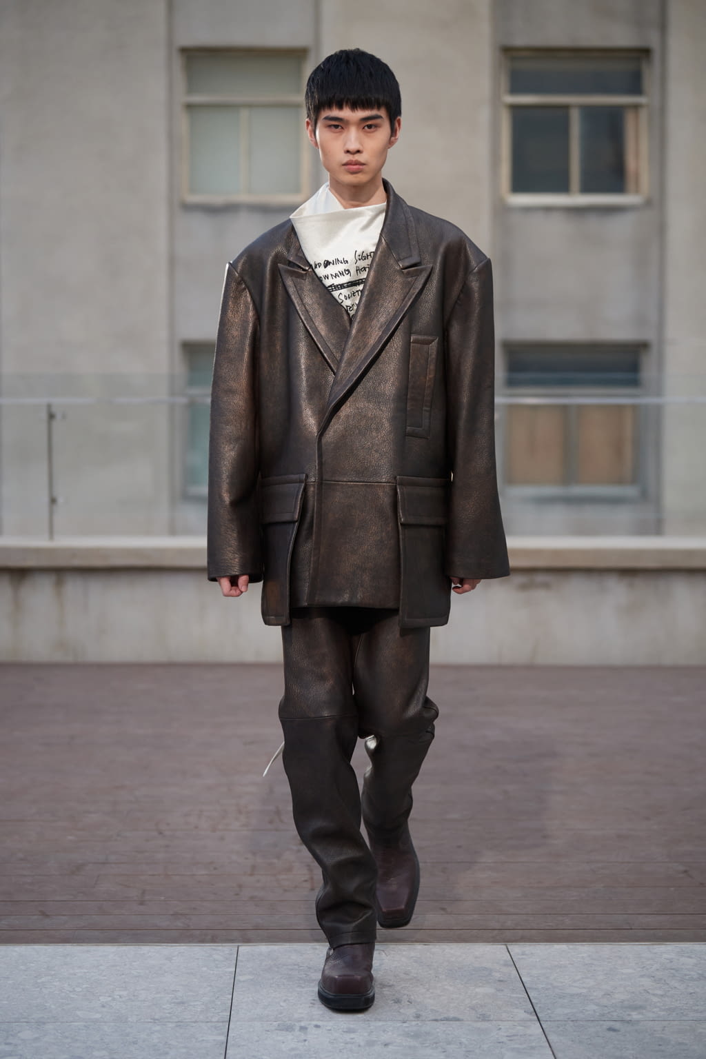 Fashion Week Paris Fall/Winter 2021 look 13 from the Sean Suen collection menswear