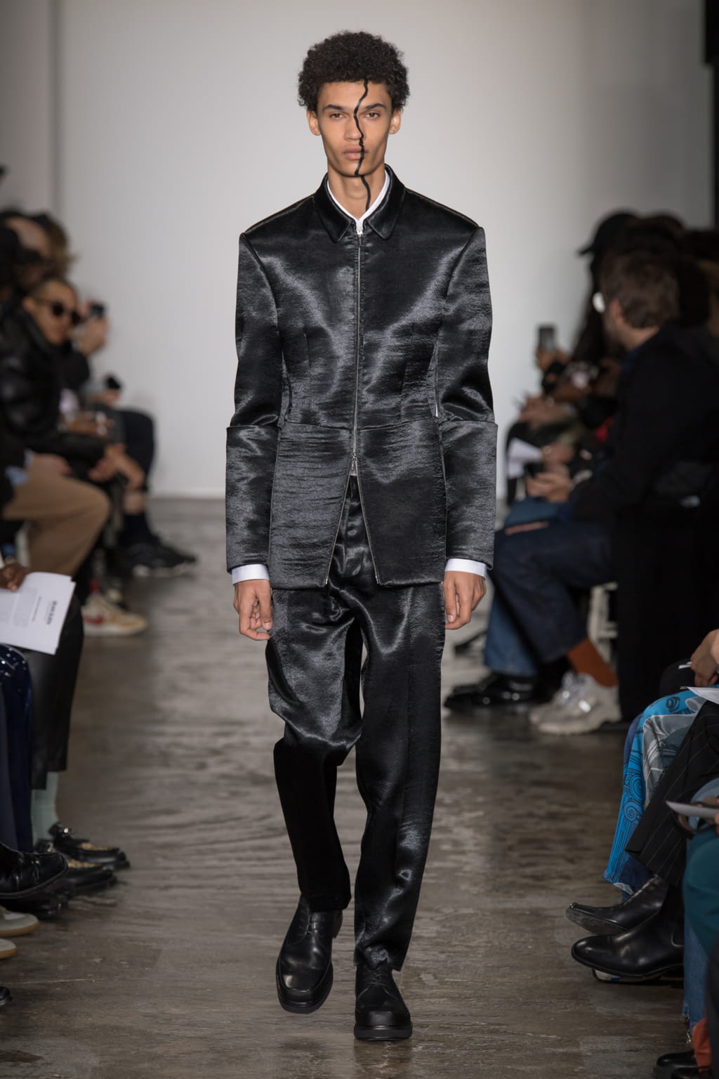 Fashion Week Paris Fall/Winter 2020 look 4 from the Sean Suen collection menswear
