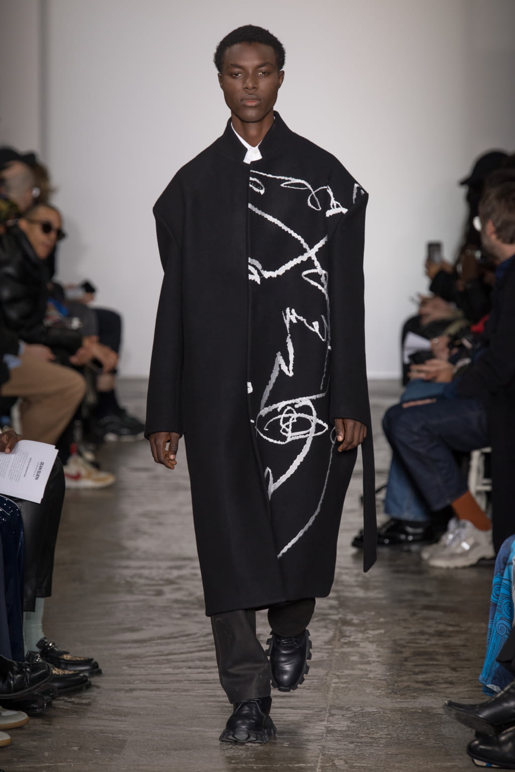 Fashion Week Paris Fall/Winter 2020 look 3 from the Sean Suen collection menswear