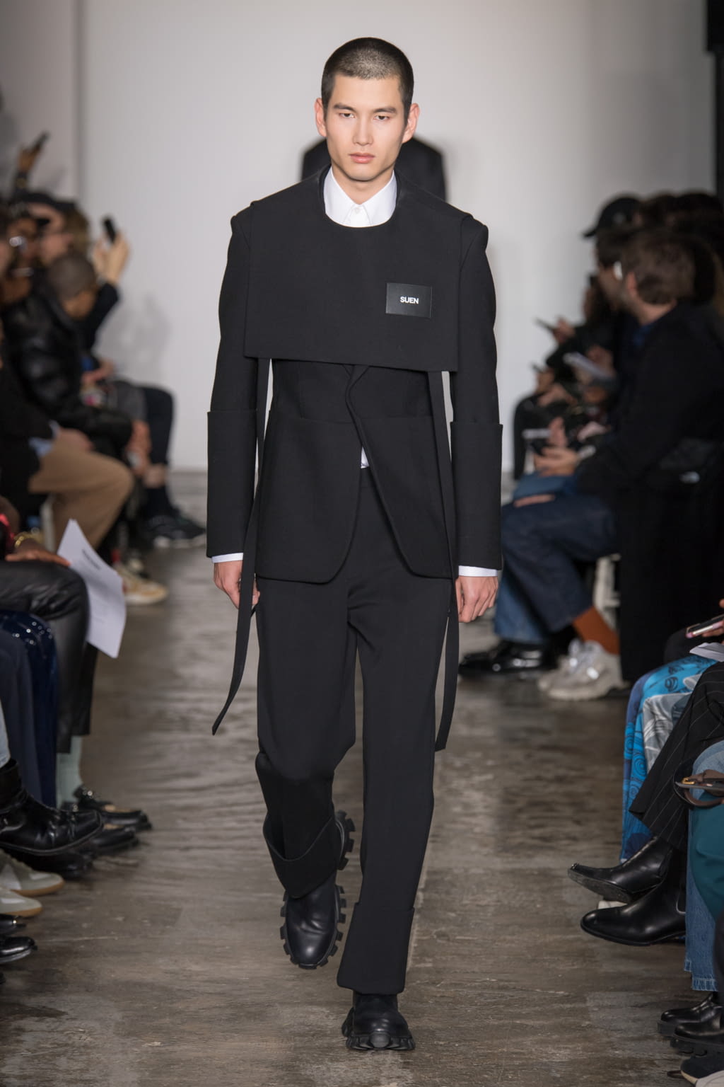 Fashion Week Paris Fall/Winter 2020 look 8 from the Sean Suen collection 男装