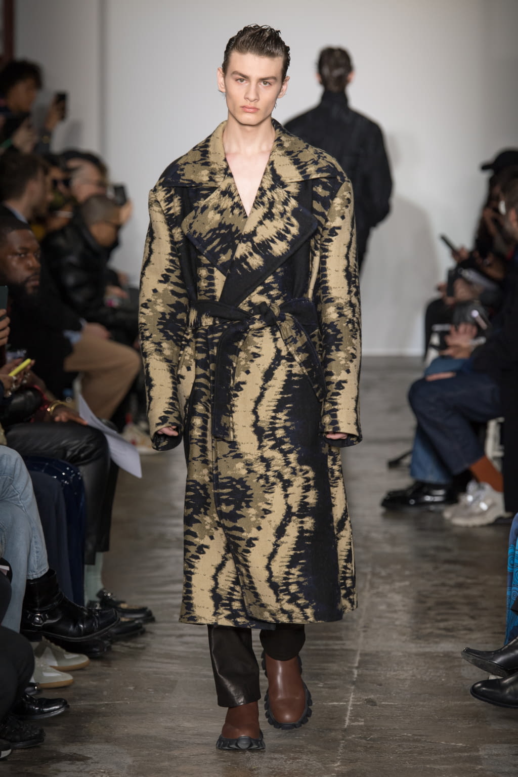 Fashion Week Paris Fall/Winter 2020 look 9 from the Sean Suen collection 男装