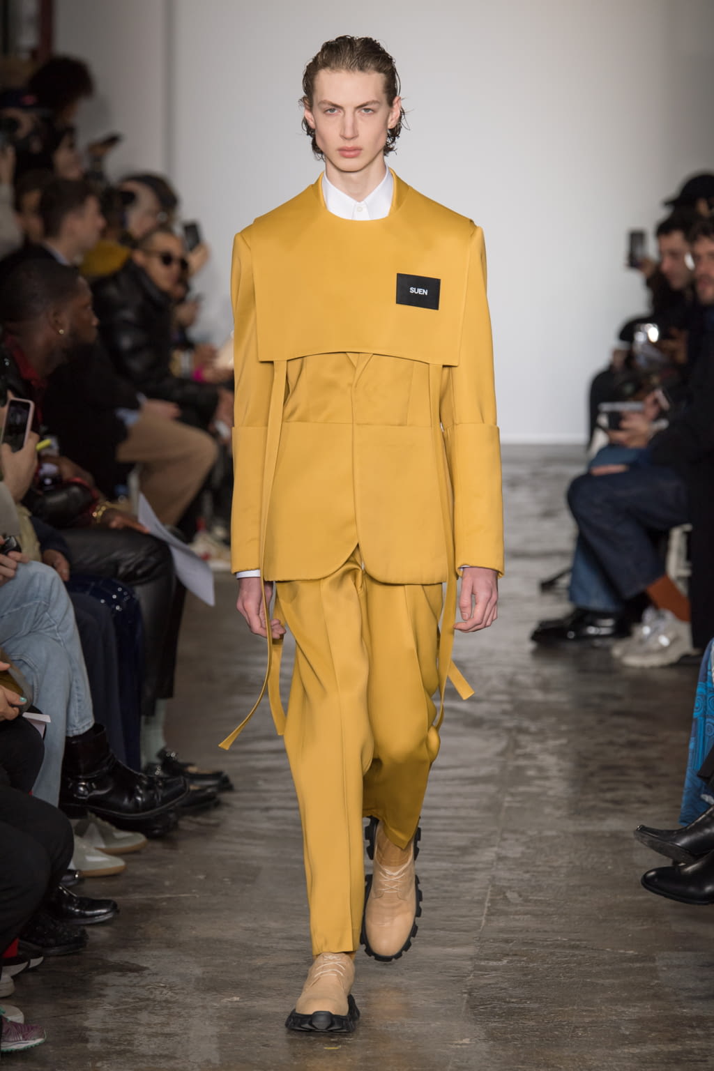 Fashion Week Paris Fall/Winter 2020 look 10 from the Sean Suen collection 男装