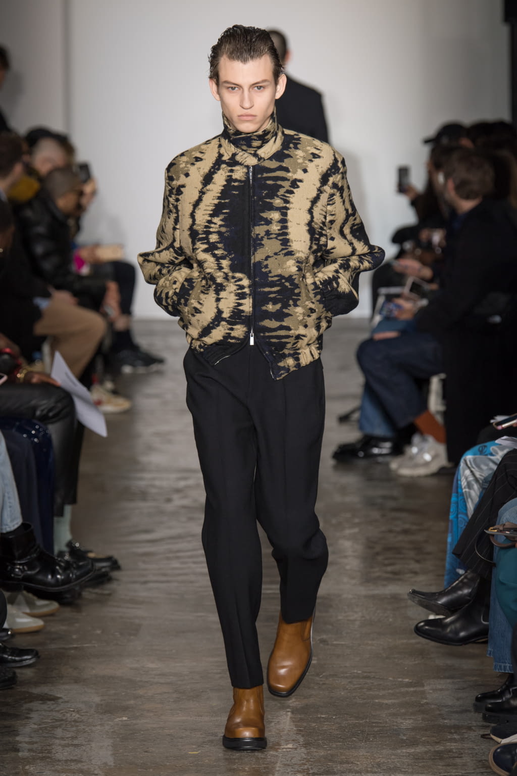 Fashion Week Paris Fall/Winter 2020 look 12 from the Sean Suen collection menswear