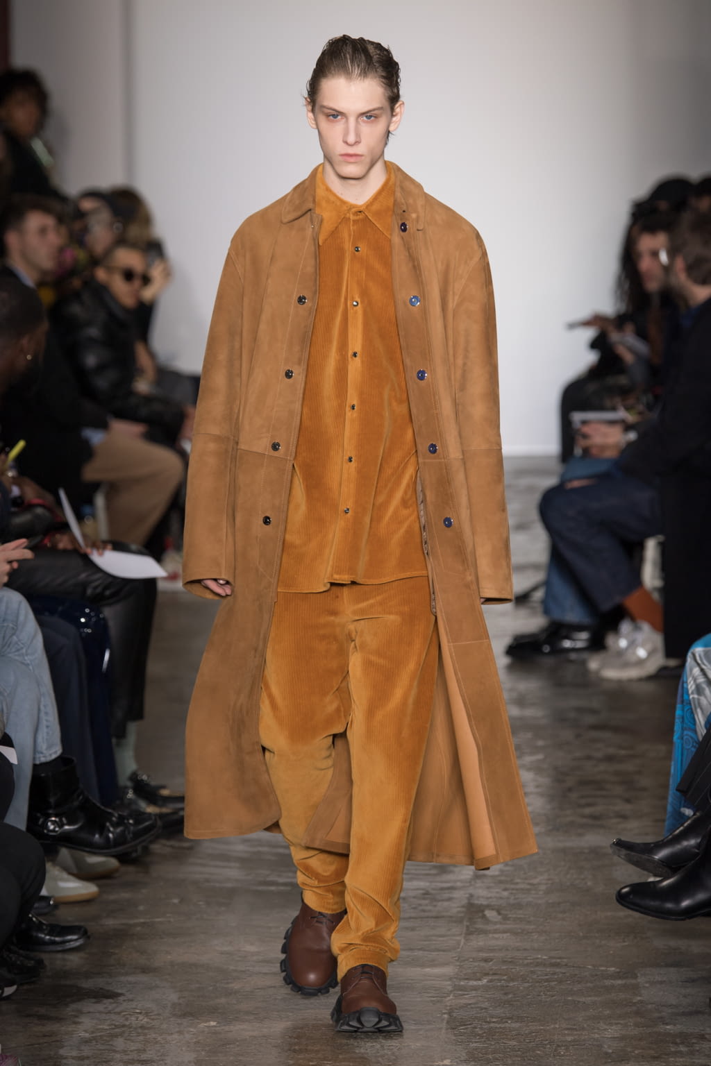 Fashion Week Paris Fall/Winter 2020 look 14 from the Sean Suen collection 男装