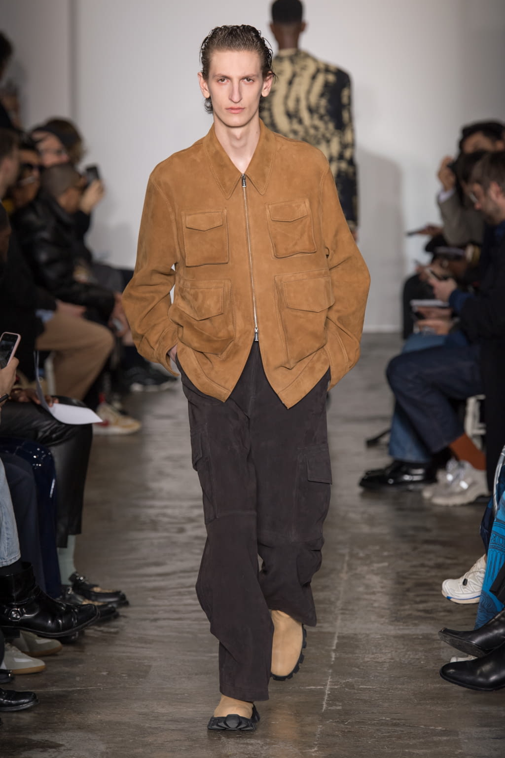 Fashion Week Paris Fall/Winter 2020 look 16 from the Sean Suen collection 男装