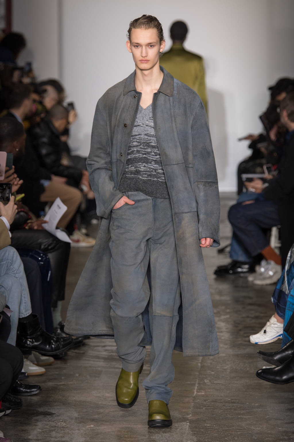Fashion Week Paris Fall/Winter 2020 look 17 from the Sean Suen collection 男装