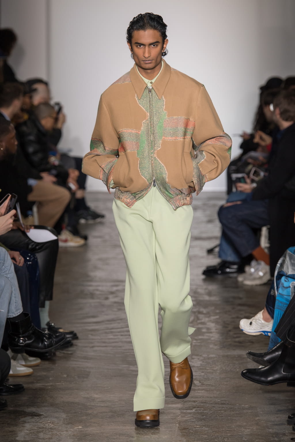 Fashion Week Paris Fall/Winter 2020 look 26 from the Sean Suen collection 男装