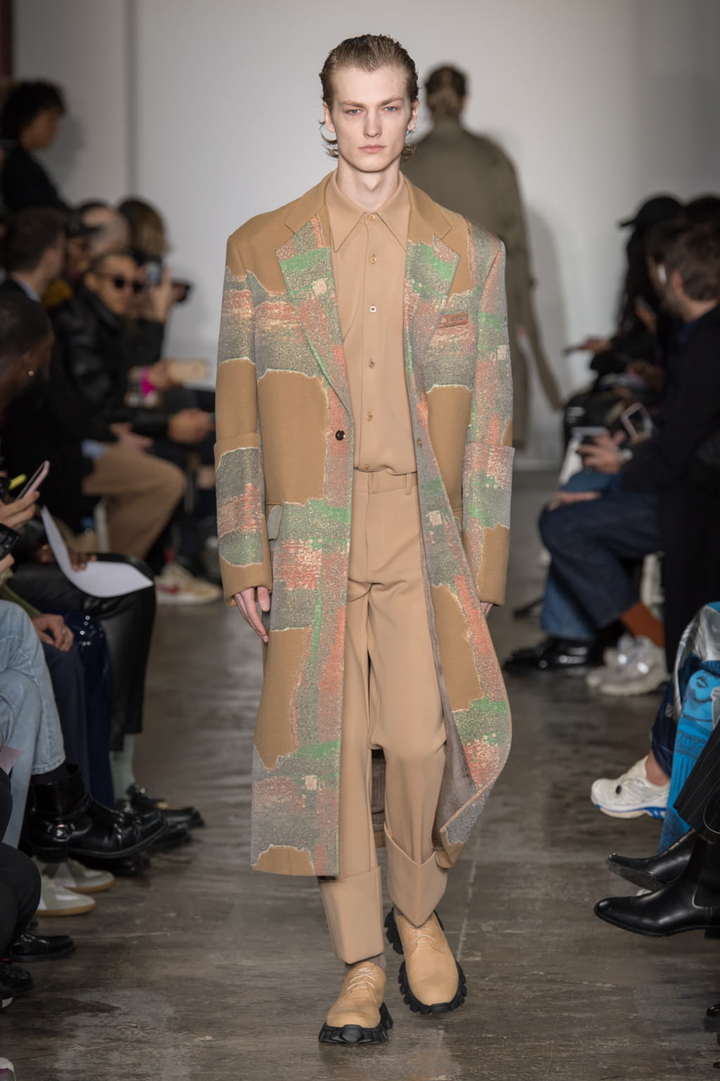 Fashion Week Paris Fall/Winter 2020 look 27 from the Sean Suen collection 男装