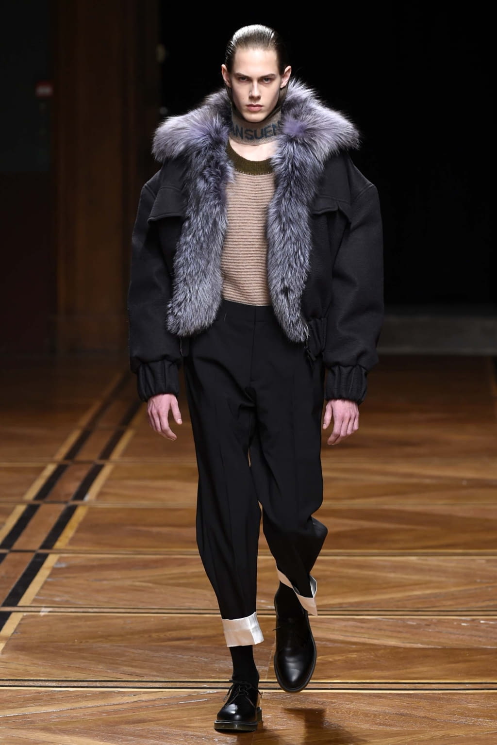 Fashion Week Paris Fall/Winter 2018 look 10 from the Sean Suen collection 男装