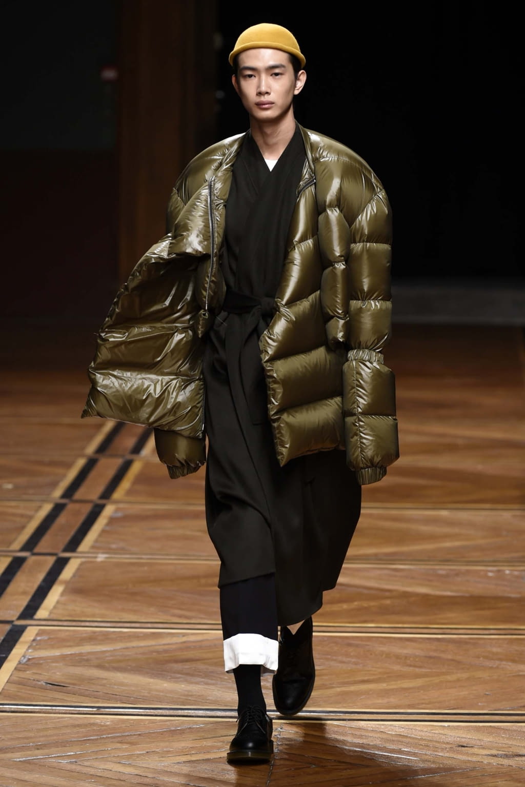 Fashion Week Paris Fall/Winter 2018 look 16 from the Sean Suen collection 男装