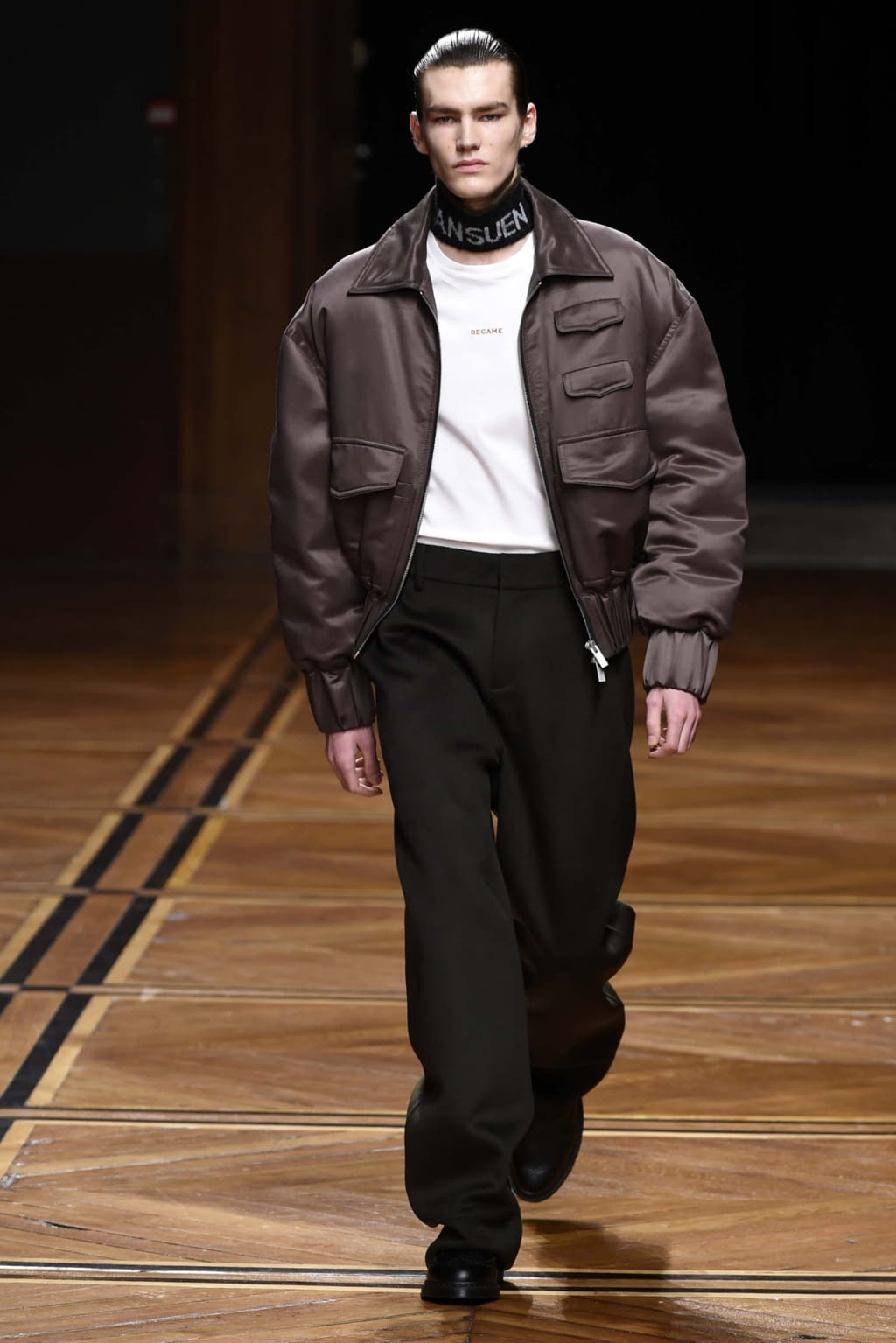 Fashion Week Paris Fall/Winter 2018 look 21 from the Sean Suen collection 男装