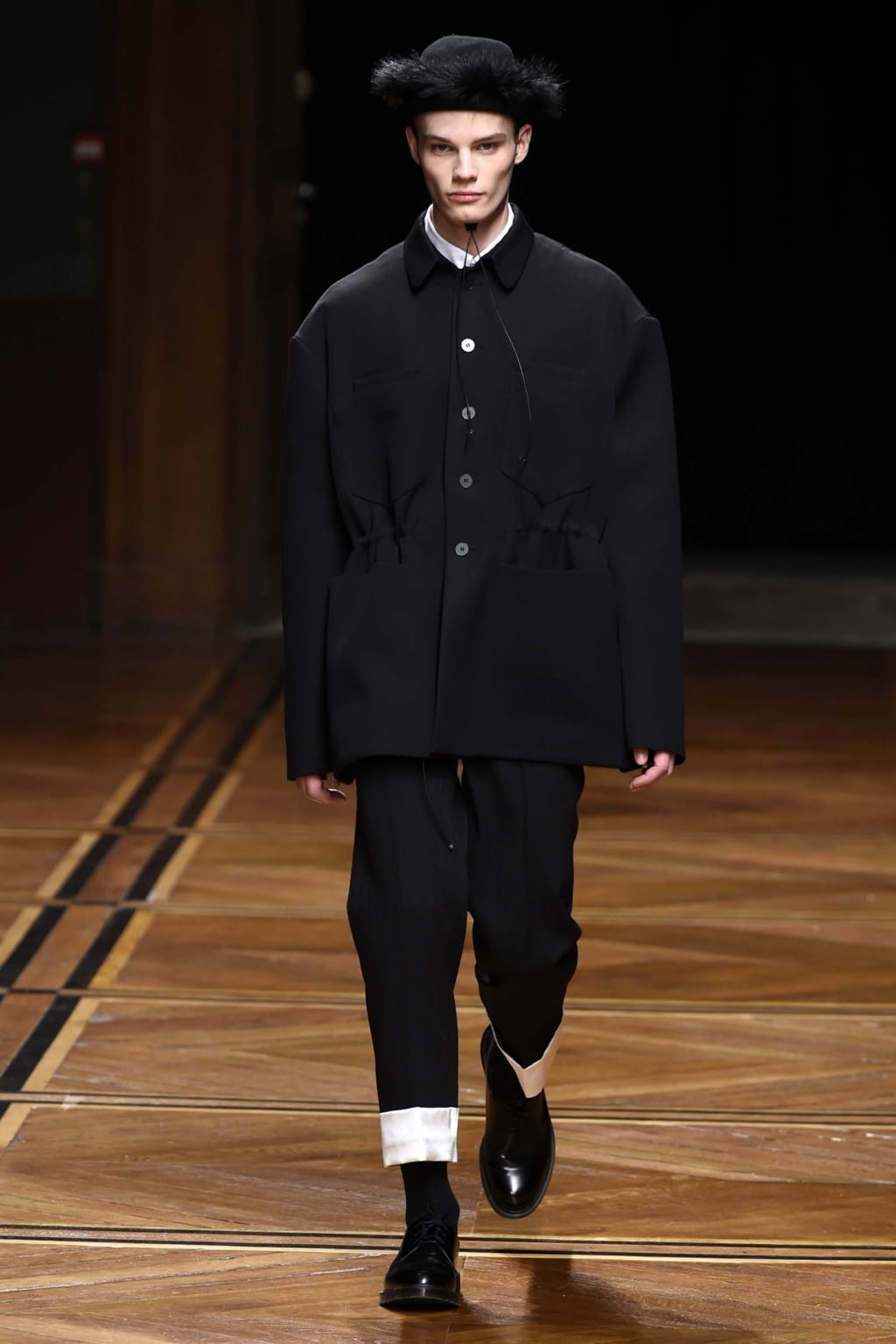 Fashion Week Paris Fall/Winter 2018 look 25 from the Sean Suen collection 男装
