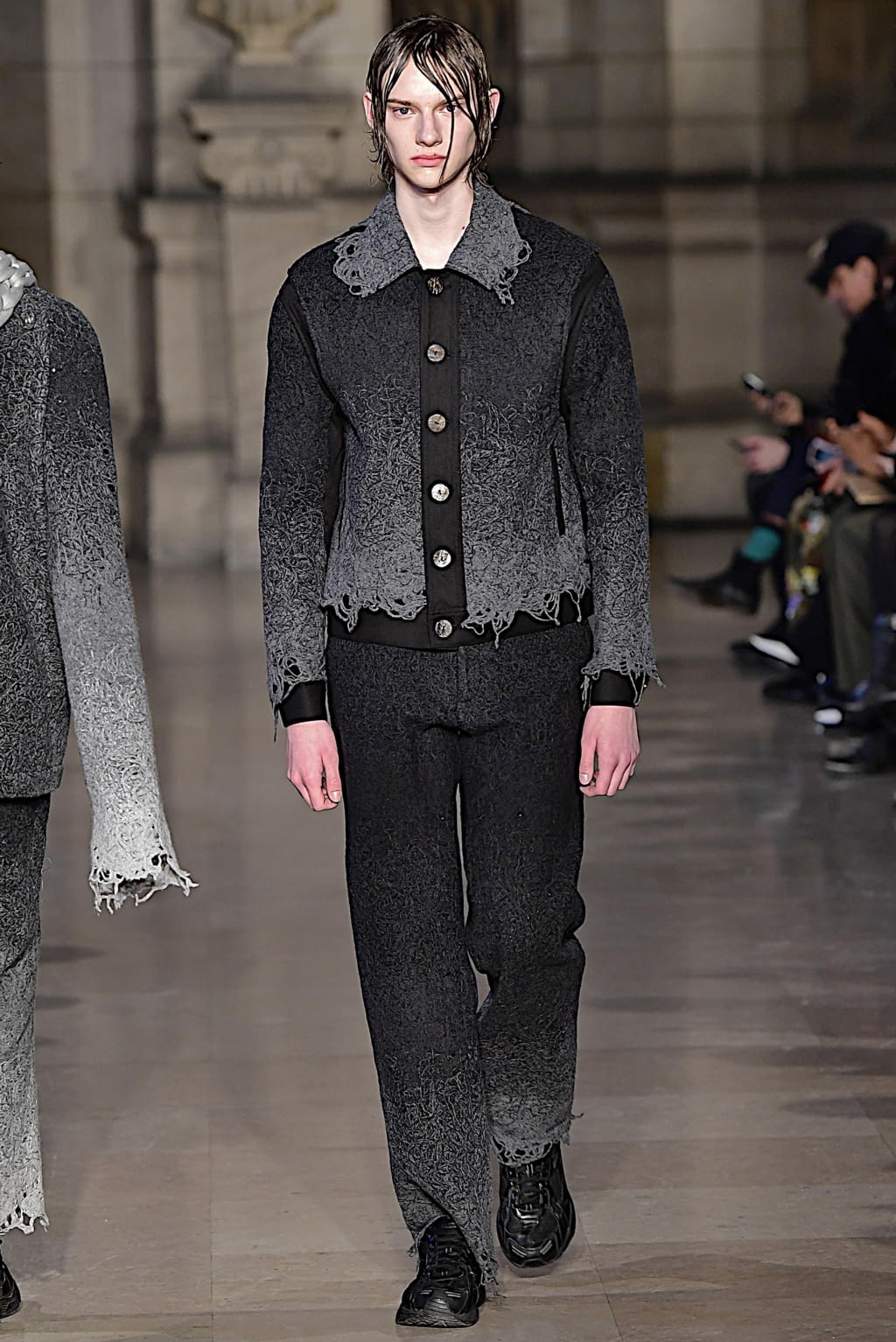 Fashion Week Paris Fall/Winter 2019 look 7 from the Sean Suen collection 男装