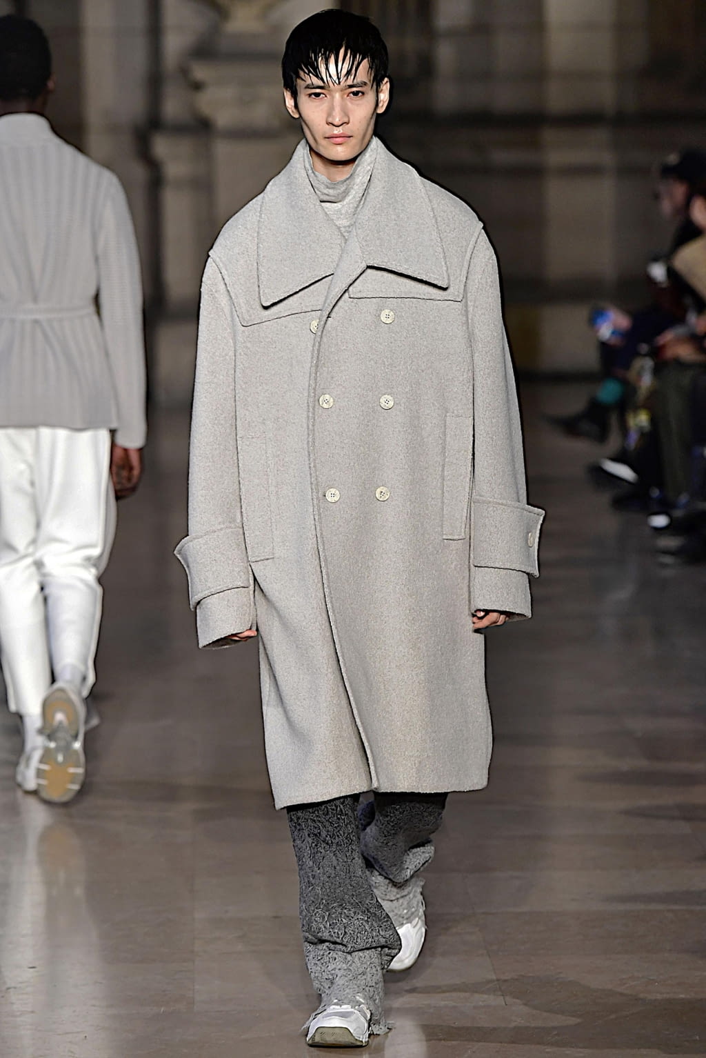 Fashion Week Paris Fall/Winter 2019 look 9 from the Sean Suen collection 男装
