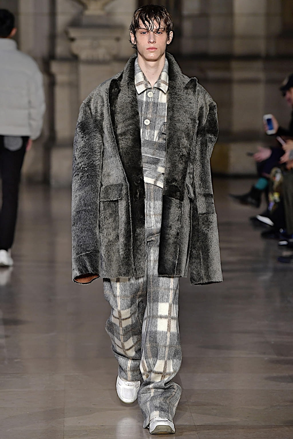 Fashion Week Paris Fall/Winter 2019 look 10 from the Sean Suen collection 男装