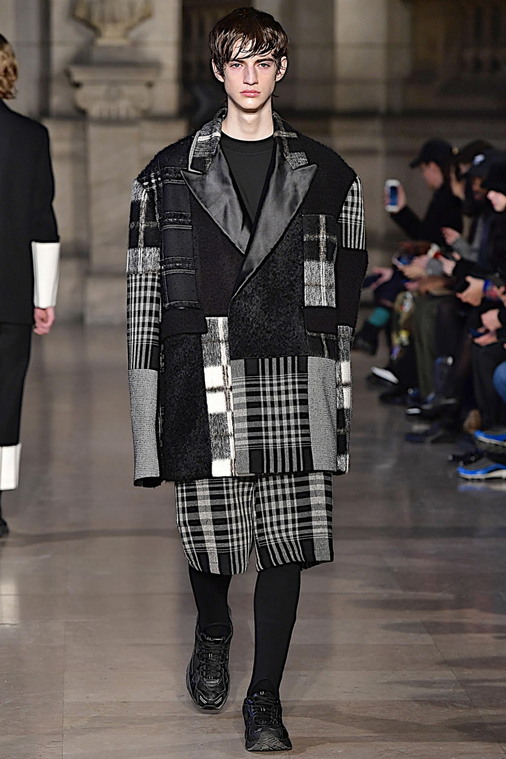 Fashion Week Paris Fall/Winter 2019 look 16 de la collection Sean Suen menswear