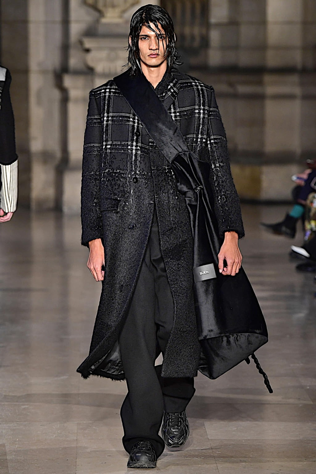 Fashion Week Paris Fall/Winter 2019 look 21 from the Sean Suen collection 男装