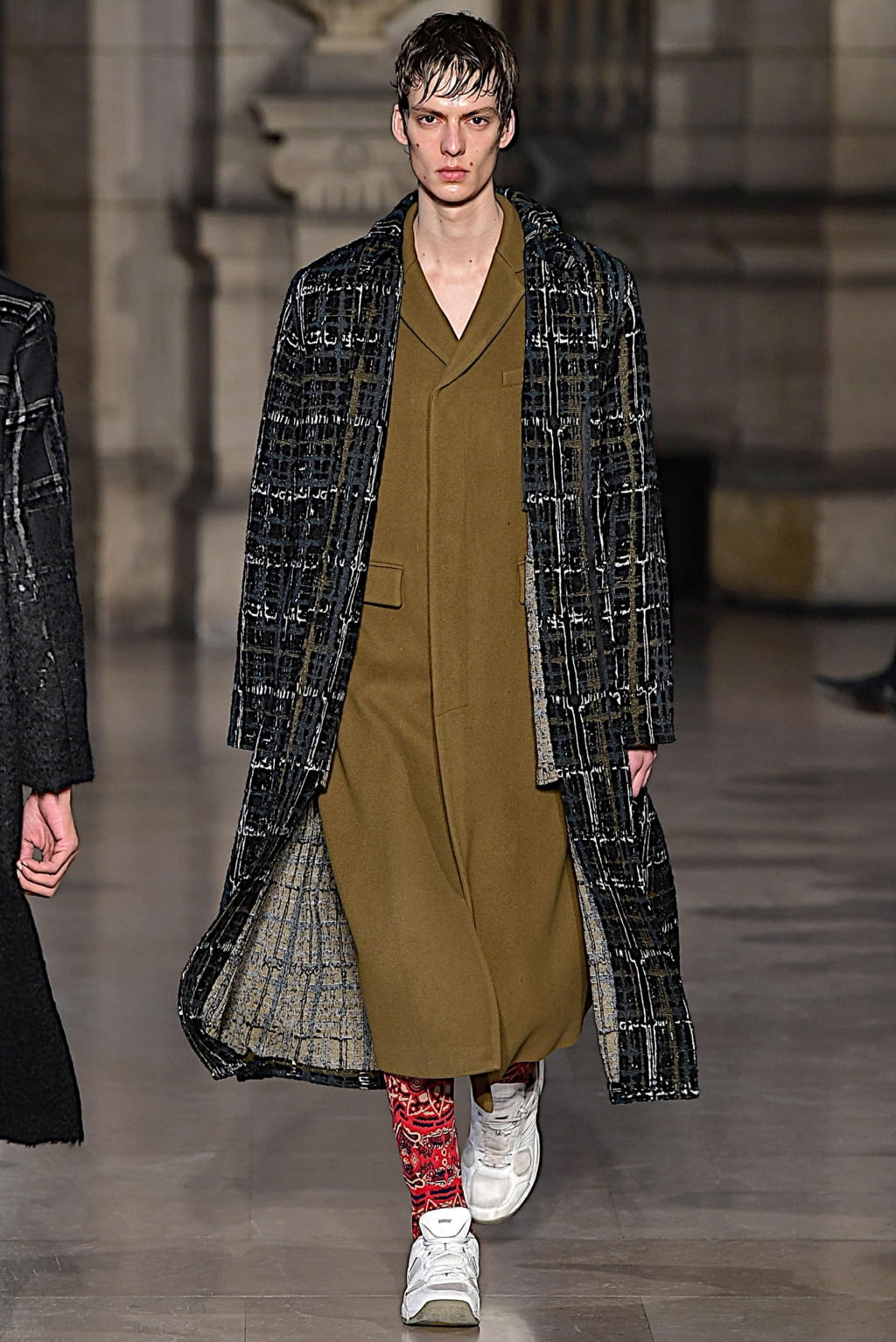 Fashion Week Paris Fall/Winter 2019 look 22 from the Sean Suen collection 男装