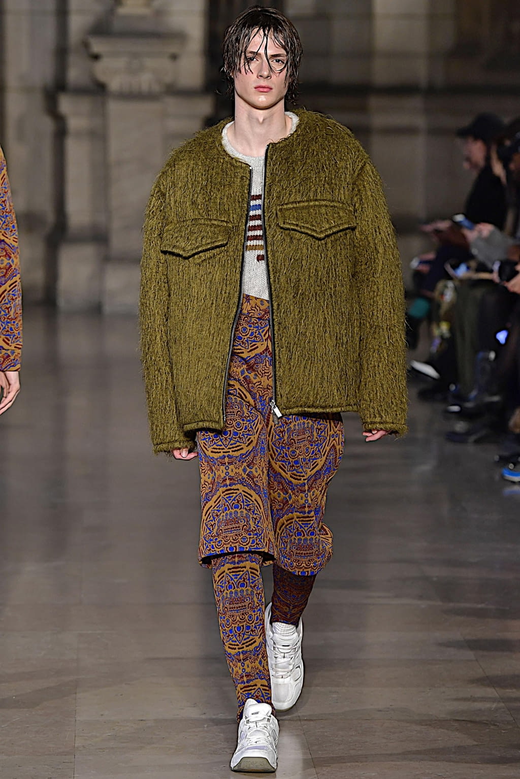 Fashion Week Paris Fall/Winter 2019 look 26 from the Sean Suen collection 男装