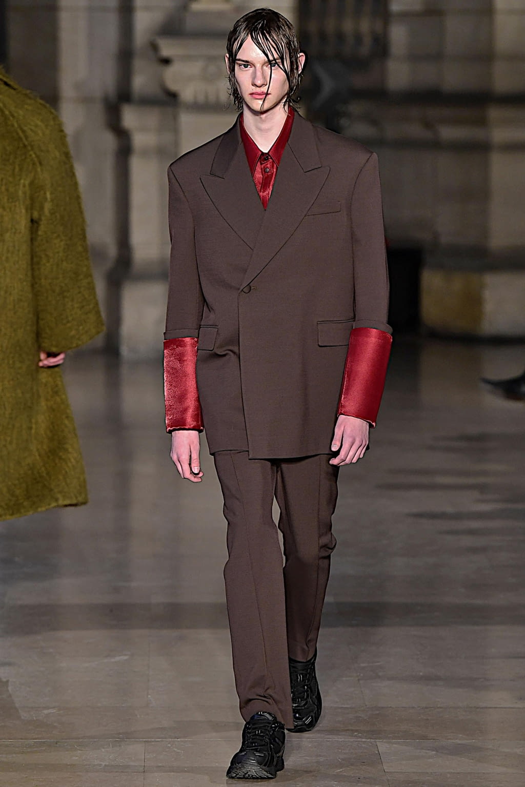 Fashion Week Paris Fall/Winter 2019 look 28 from the Sean Suen collection 男装