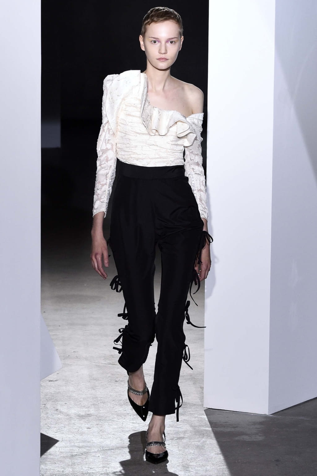 Fashion Week New York Spring/Summer 2018 look 34 de la collection Self Portrait womenswear