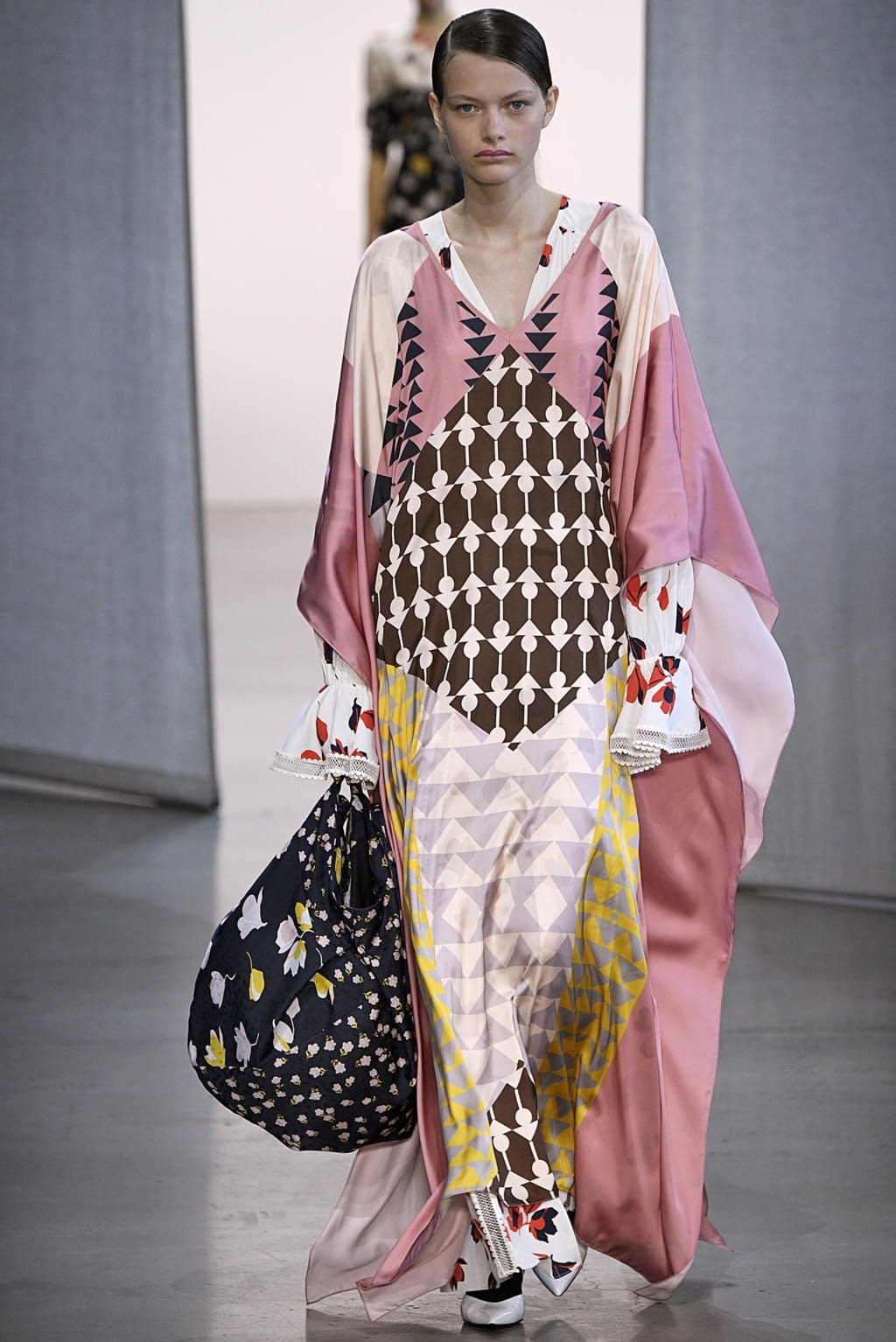 Fashion Week New York Spring/Summer 2019 look 15 from the Self Portrait collection 女装
