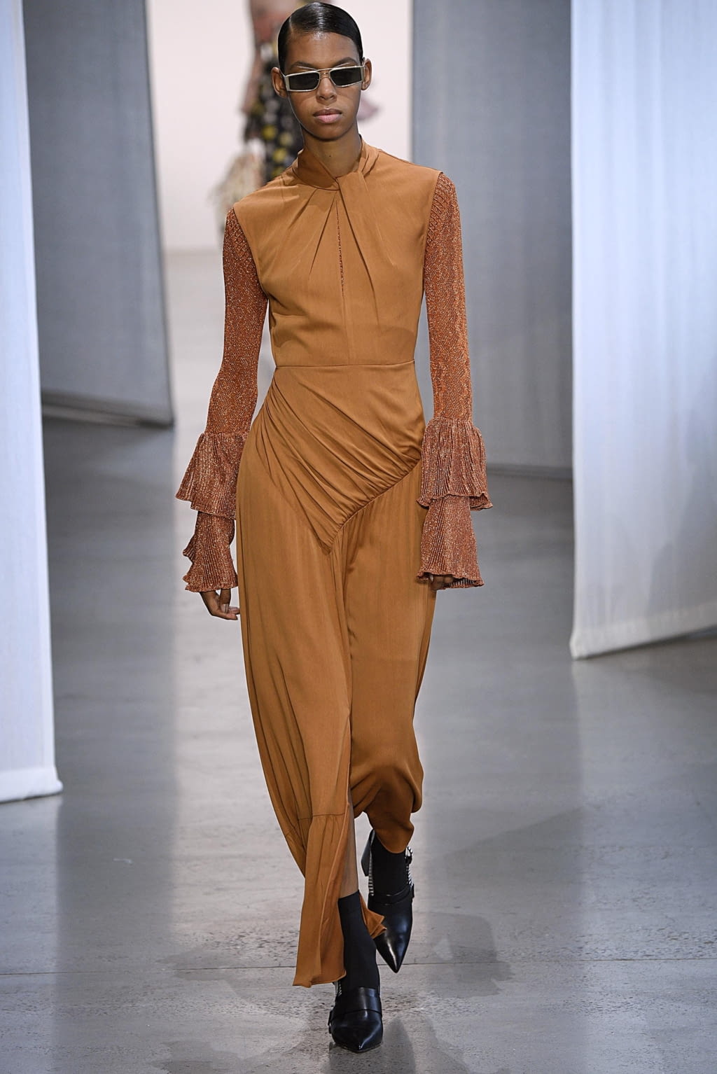 Fashion Week New York Spring/Summer 2019 look 19 from the Self Portrait collection womenswear