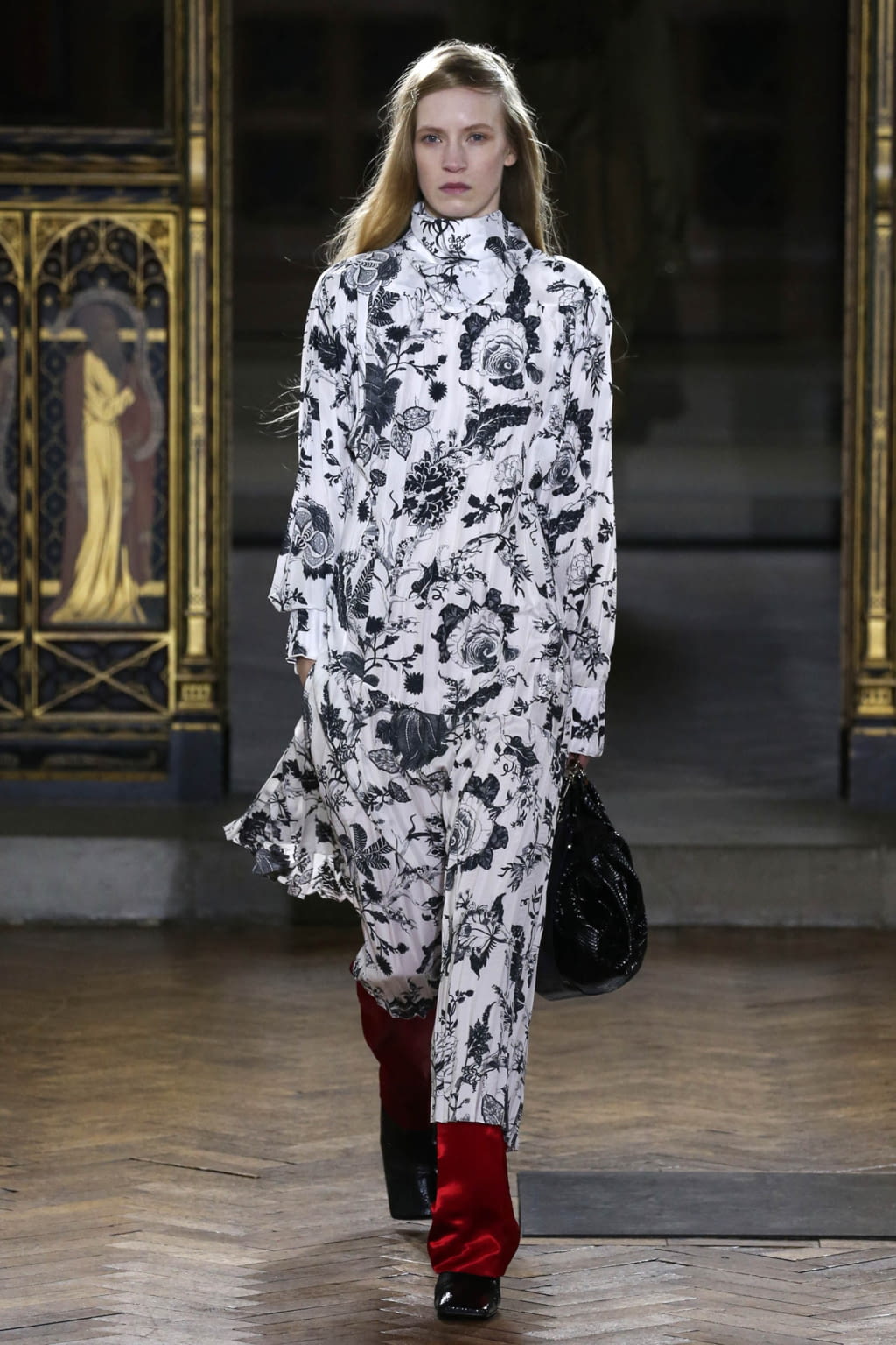 Fashion Week London Fall/Winter 2017 look 9 from the Sharon Wauchob collection 女装