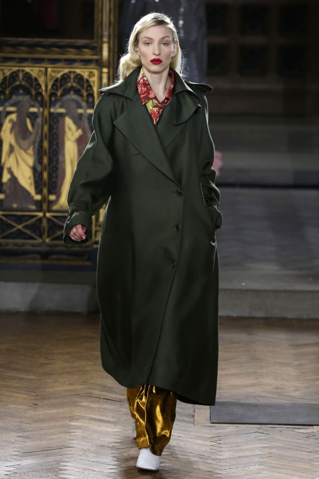 Fashion Week London Fall/Winter 2017 look 35 from the Sharon Wauchob collection womenswear