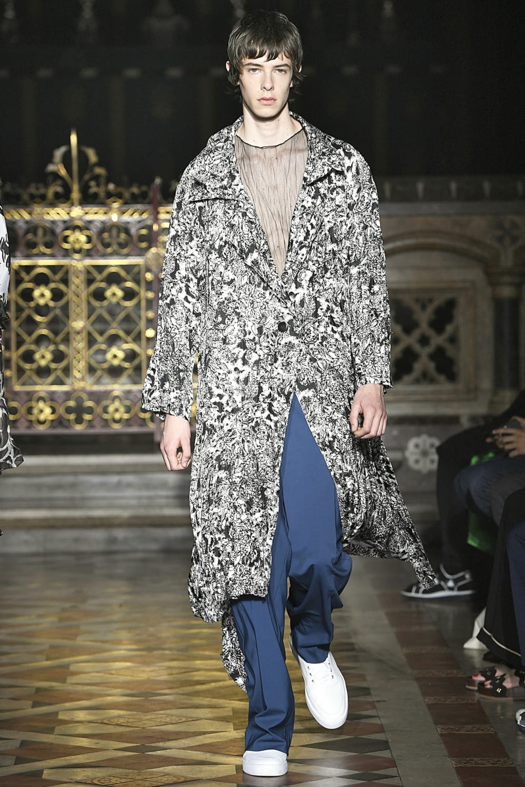 Fashion Week London Spring/Summer 2019 look 17 from the Sharon Wauchob collection menswear