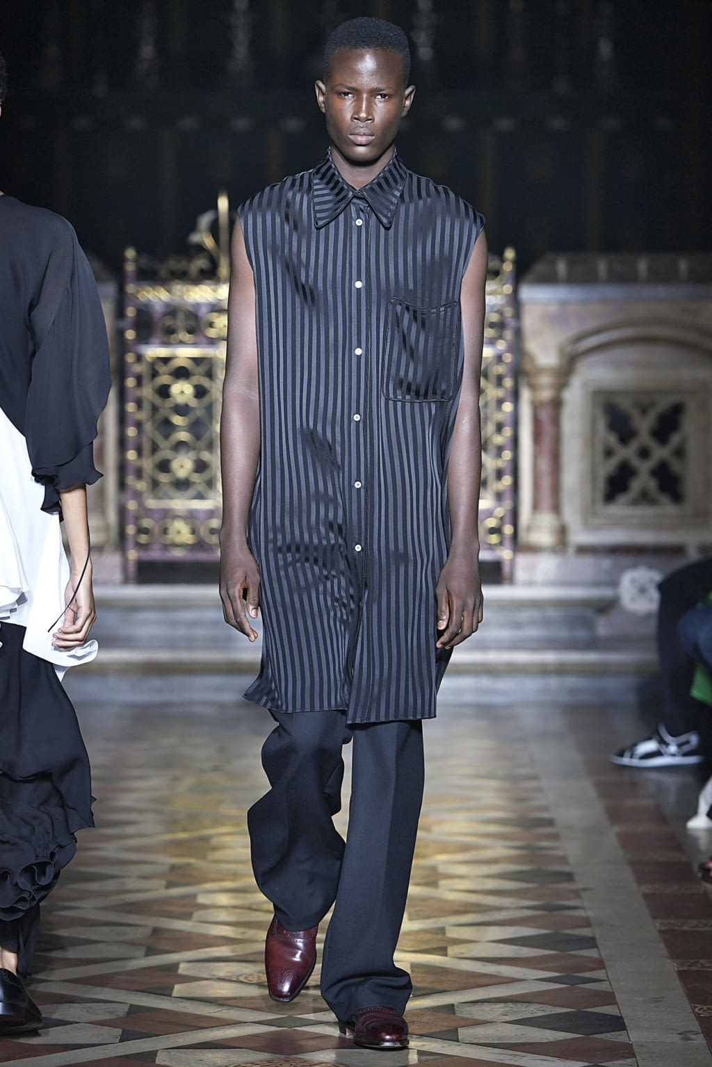 Fashion Week London Spring/Summer 2019 look 24 from the Sharon Wauchob collection 男装